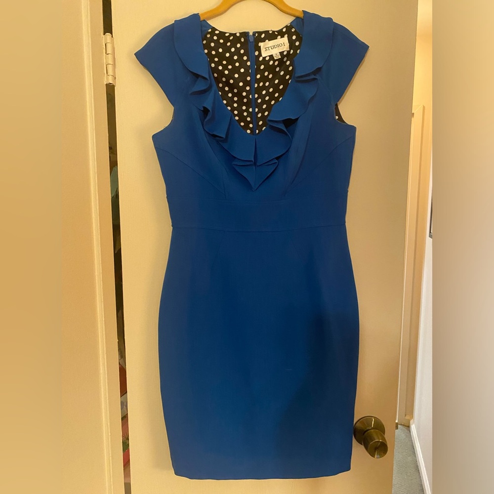 STUDIO I classy ruffle v-neck dress. Size 6.